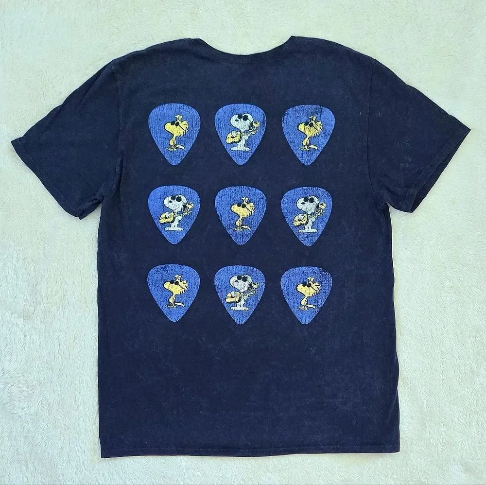 Peanuts🥜 Guitar🎸 Snoopy🐕 Graphic Tee👕 - NWOT